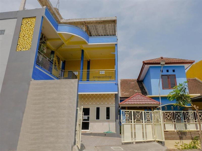 Oyo 1979 Alif Family Residence Malang Bagian luar foto